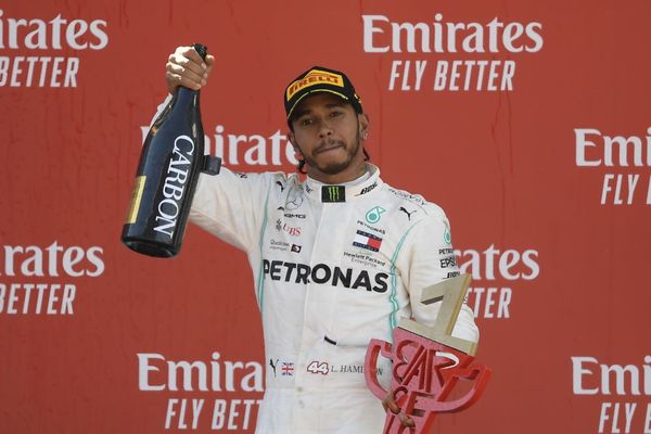 Hamilton y Mercedes se 'pasean' en la F1