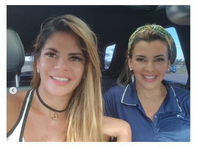 Modelos quedaron atrapadas en el raudal