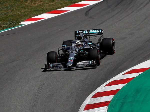 Hamilton recupera el mando y Mercedes prolonga su dictadura