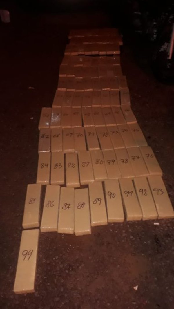 Detienen a una mujer que trasladaba marihuana en una camioneta - ADN Paraguayo