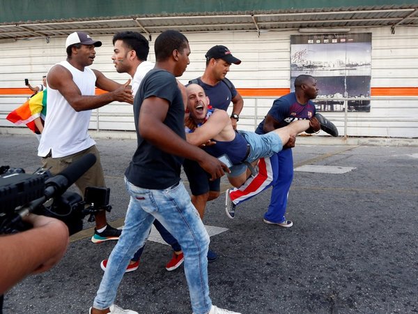 Marcha ilegal LGTBI en La Habana acaba en choques y detenciones