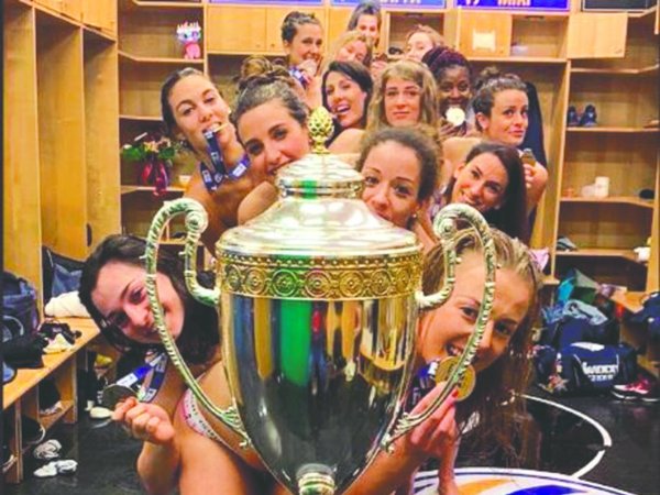 Campeonas al desnudo causan furor en redes