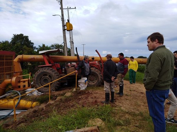 Instalan en Pilar 12 motobombas para acelerar desagote de barrios inundados - ADN Paraguayo