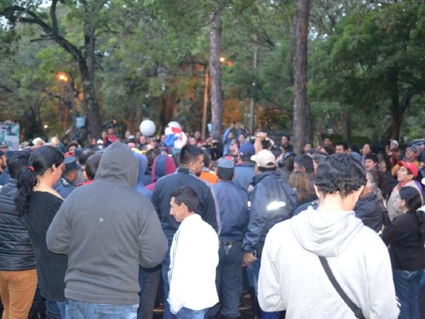 Tensión en Pilar: Damnificados exigen víveres y repudian a intendente