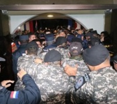 Damnificados por temporal en Pilar piden renuncia del intendente - Paraguay.com