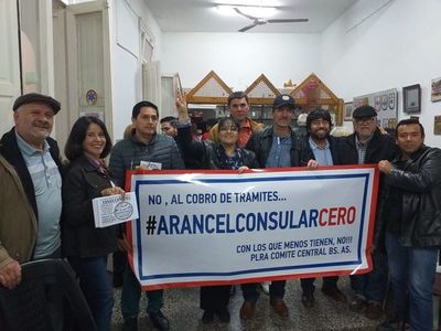 Protestan por cobro de aranceles en el Consulado en Buenos Aires