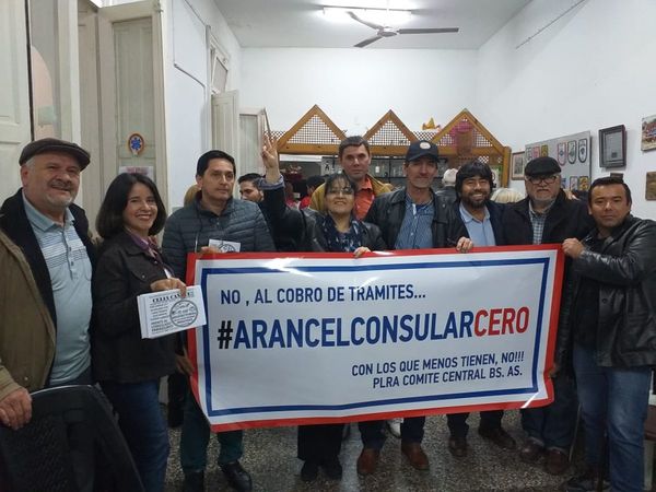 Protestan por cobro de aranceles en el Consulado en Buenos Aires