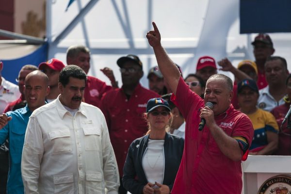 Maduro continúa con las persecuciones
