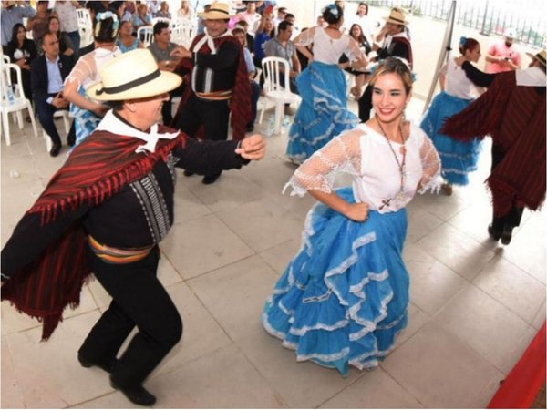 Espacios públicos se llenan de arte para celebrar las Fiestas Patrias