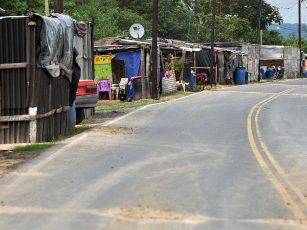 Paraguayos inundados se refugian en vecino país