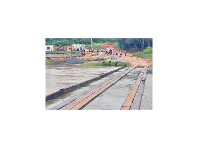 Comunidades enteras están aisladas por desborde de río