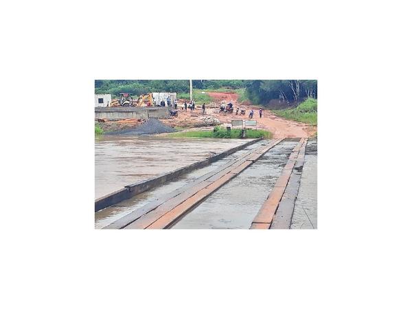 Comunidades enteras están aisladas por desborde de río