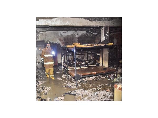 Verificarán comisaría donde un policía murió en incendio