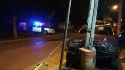 HOY / Camioneta se incrustó contra columna de la ANDE