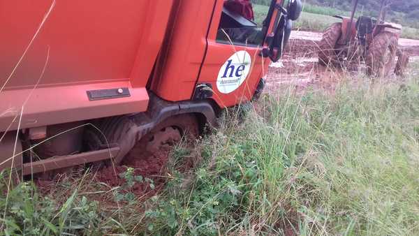 Lluvias hacen intransitable camino que conduce al vertedero municipal