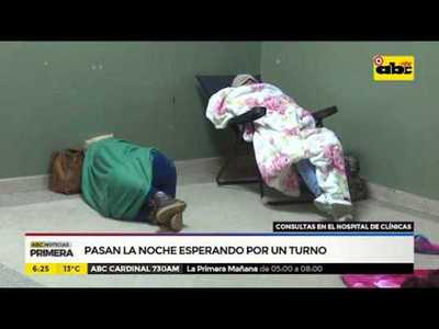 Pasan la noche esperando por un turno - Tv - ABC Color