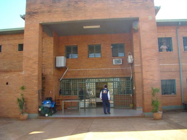 Abogado denuncia desacato de orden judicial en penal de Itapúa