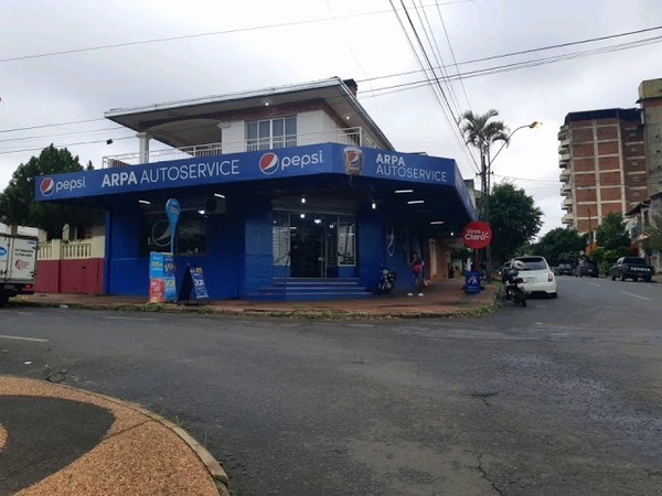 HURTAN DINERO Y CELULARES DE UN COMERCIO