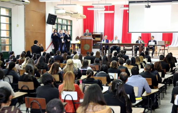 “Ustedes podrán acceder a cargos en el Poder Judicial por méritos”