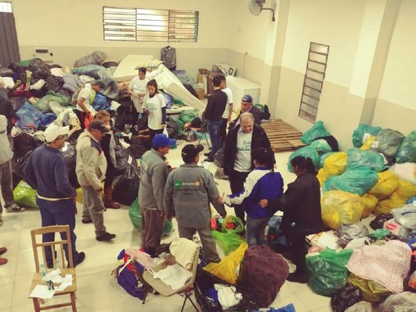Instan a seguir ayudando con víveres para damnificados