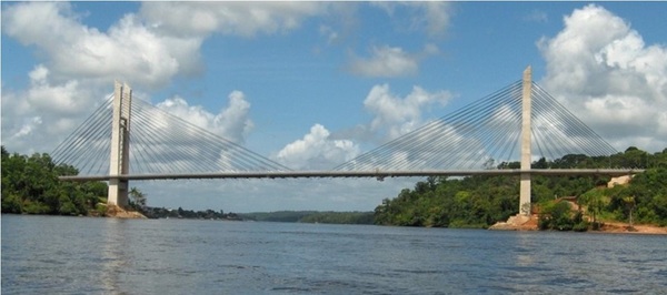 Nuevo puente con Brasil potenciará el turismo de compras, según empresarios | .::Agencia IP::.