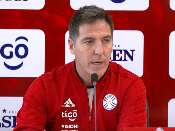 Eduardo Berizzo destaca las ganas de Roque Santa Cruz y Óscar Cardozo