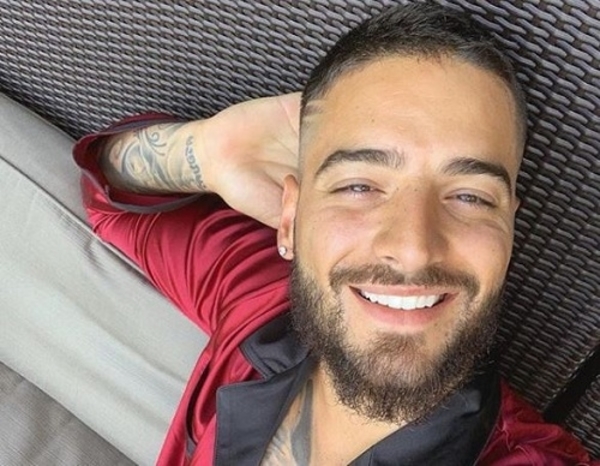 Maluma besa a su mamá en la boca y alborota al mundo