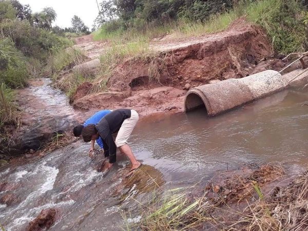 TRAS TEMPORAL INICIAN REPARACIÓN DE CAMINOS EN ALTO VERÁ.