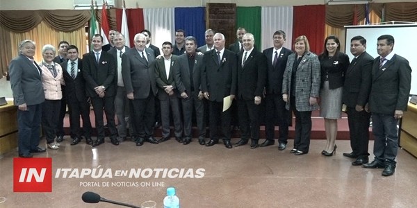 PEDRO HELLEMAN ASUMIÓ COMO CONCEJAL DEPARTAMENTAL DE ITAPÚA.