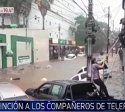 Distinción a trabajadores de Telefuturo tras rescate de personas  - Paraguay.com