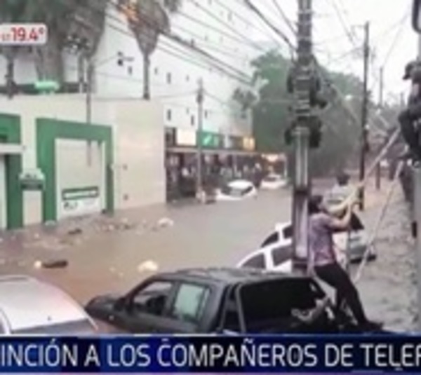 Distinción a trabajadores de Telefuturo tras rescate de personas - Paraguay.com