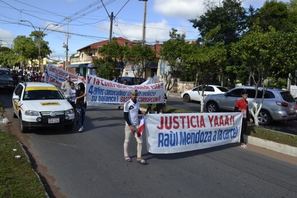 Marchan contra gestión del intendente de San Antonio - Nacionales - ABC Color