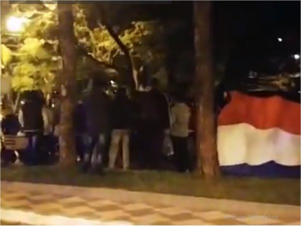 Pilarenses cierran puente por demora de ayuda