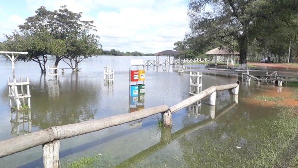 Crecida del Jejuí dejó aisladas a comunidades