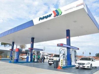 Suba de combustible: "Regalito por el día de la madre", dicen internautas