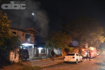 Una casa se incendió dos veces en una noche - Nacionales - ABC Color