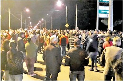 Pilarenses protestaron para reclamar ayuda y la renuncia de autoridades - Edicion Impresa - ABC Color