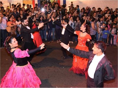 Asunción se llena de música,  danza y teatro por los festejos patrios