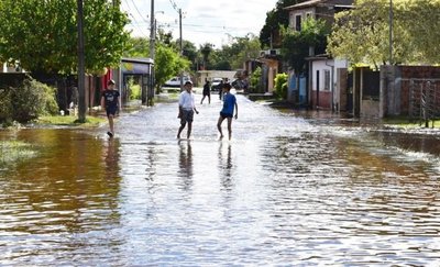 Lento retroceso de aguas en barrios - Edicion Impresa - ABC Color