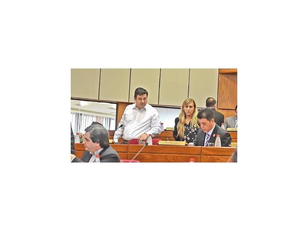 En revancha, el cartismo pide la pérdida de investidura de Salyn