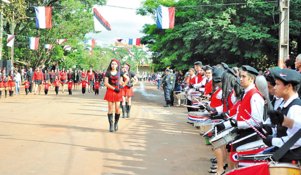 Emotivo desfile patrio anticipado en Minga | Diario Vanguardia 07