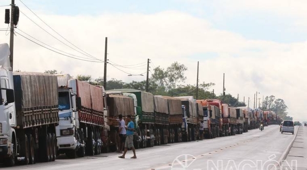 HOY / Camioneros adelantan cierre de rutas por suba del combustible