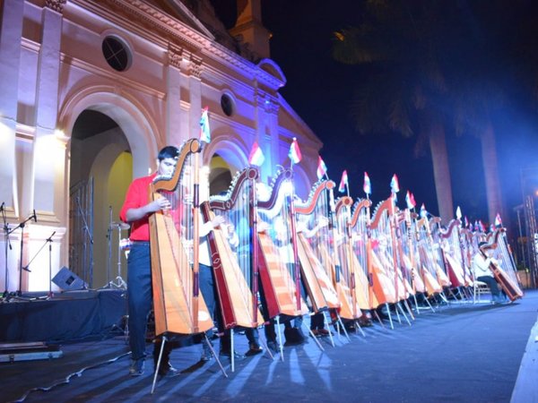 Villarrica celebró 449 años de fundación con atractiva serenata