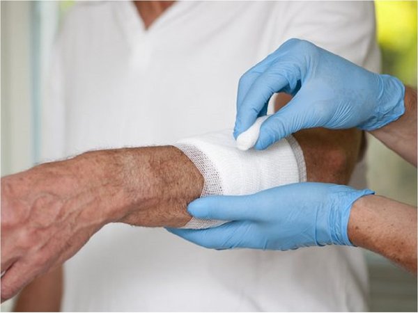 Descubren un gel adhesivo que cura heridas en las arterias y el corazón