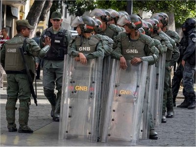 Fuerte presencia policial en Asamblea por presunta alerta de bomba