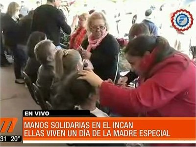 Pacientes del Incan reciben especial obsequio por el Día de la Madre