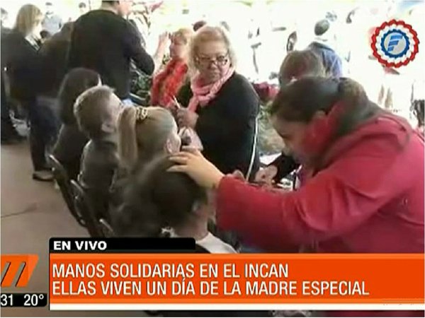 Pacientes del Incan reciben especial obsequio por el Día de la Madre