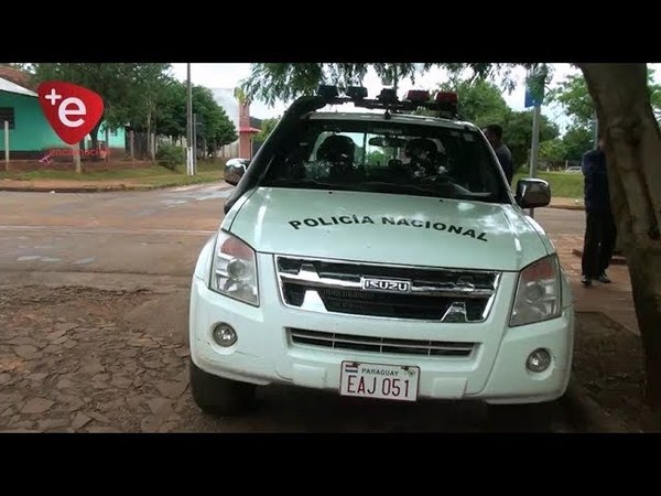 HURTAN DINERO Y JOYAS DEL INTERIOR DE UN AUTOMÓVIL