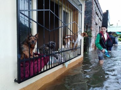 Vuelve a subir el nivel del río en Asunción y Pilar