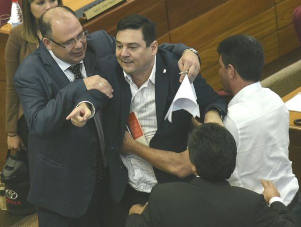 BUZARQUIS DENUNCIA “VENGANZA POLÍTICA”